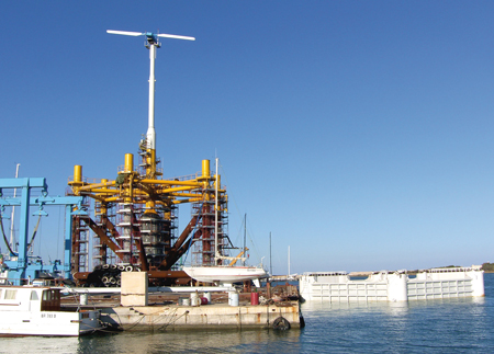 Blue H 4 Prototype on quay with counterweight along side